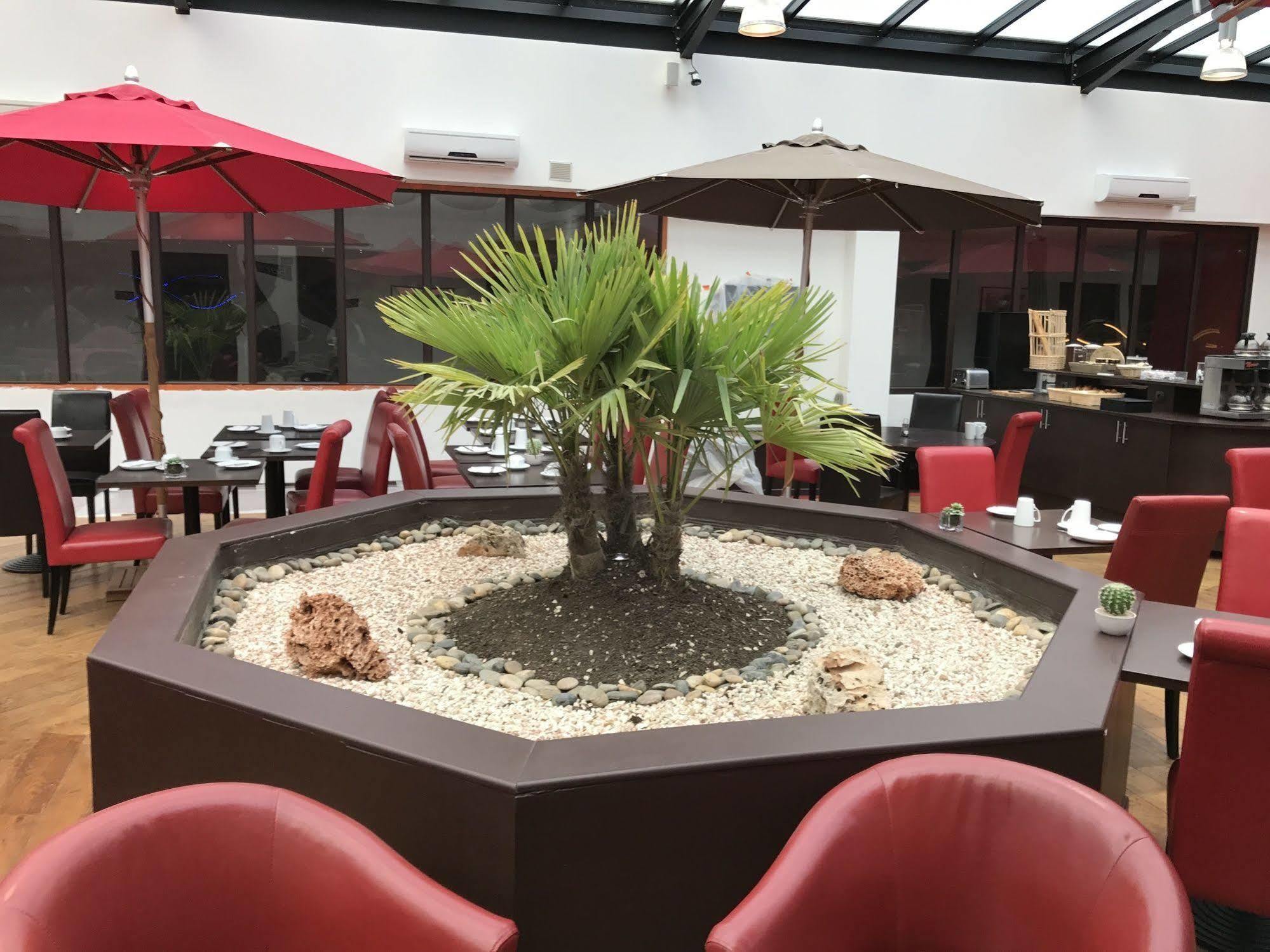 Zenia Hotel & Spa Cambrai Exteriör bild